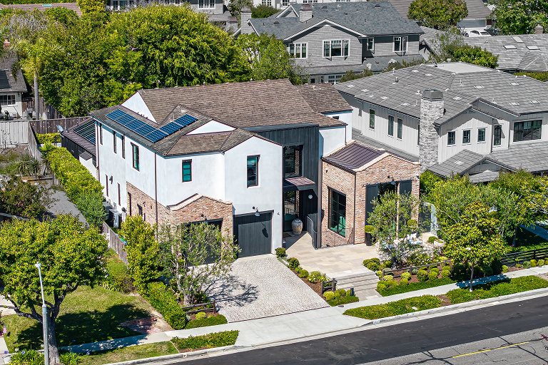 1831 Newport Hills